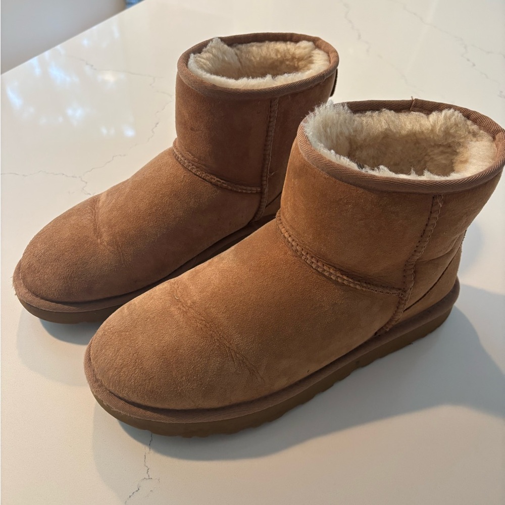 Ugg mini boots women’s size 11